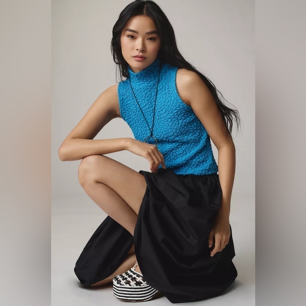 NWT Size XL (P2P 20.5 -23") - Blue Tassel Popcorn Crop Tank